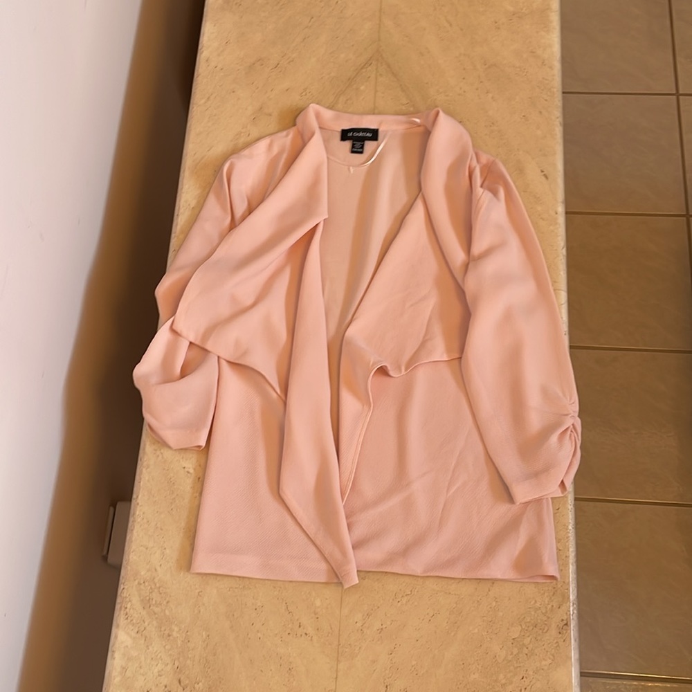 Le Chateau Pink waterfall cardigan. NWOT never worn XXS